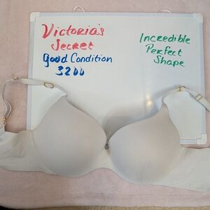 Victoria's Secret Smooth White Incredible Bra - 32DD
